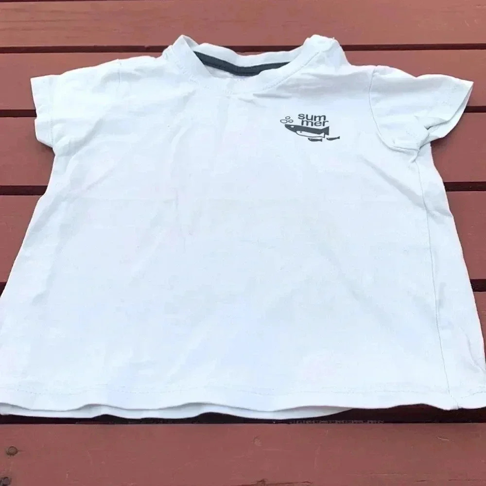 Five for 25 Zara baby T-shirt, with two snaps at the collar